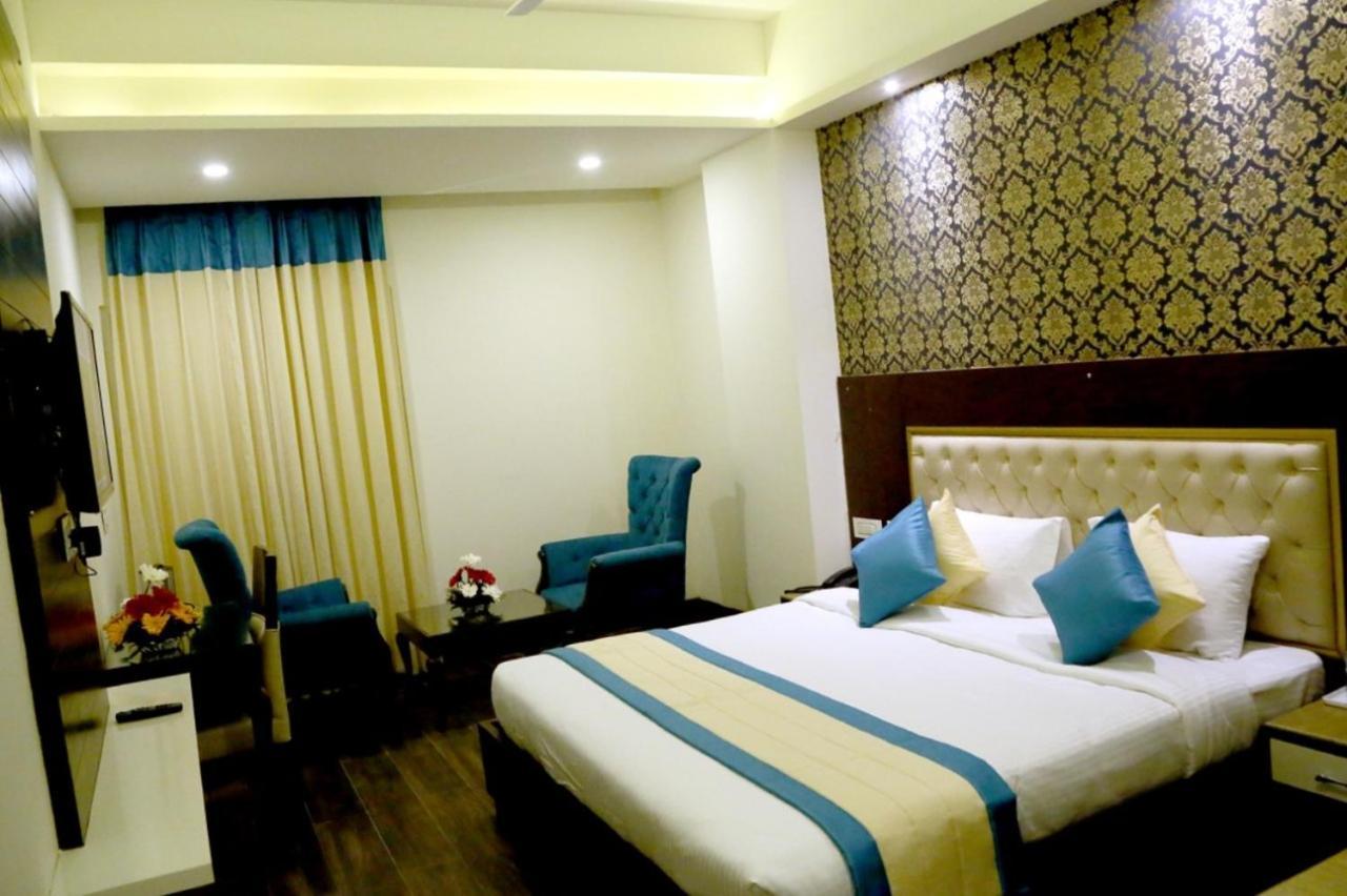 Hotel S C Residency Zirakpur Exteriér fotografie