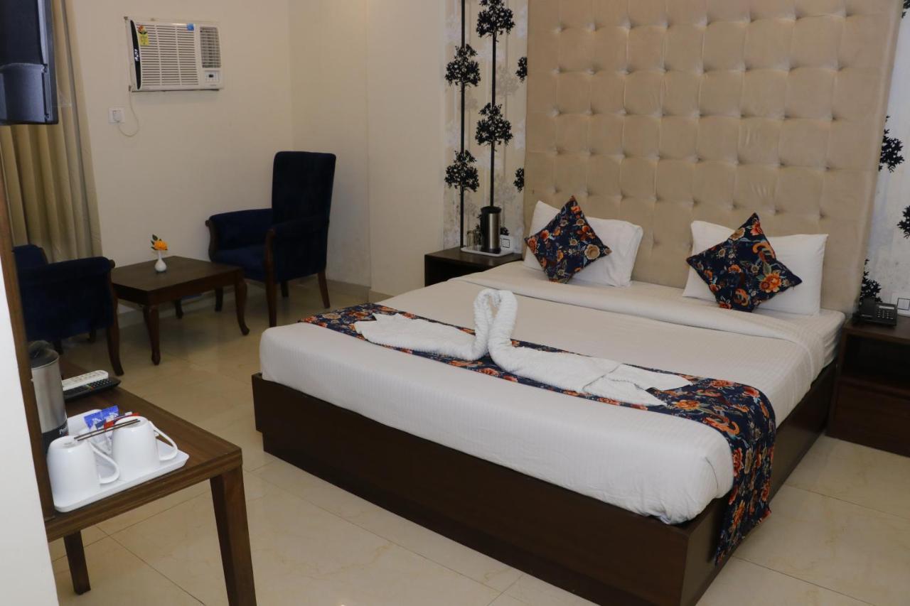 Hotel S C Residency Zirakpur Exteriér fotografie