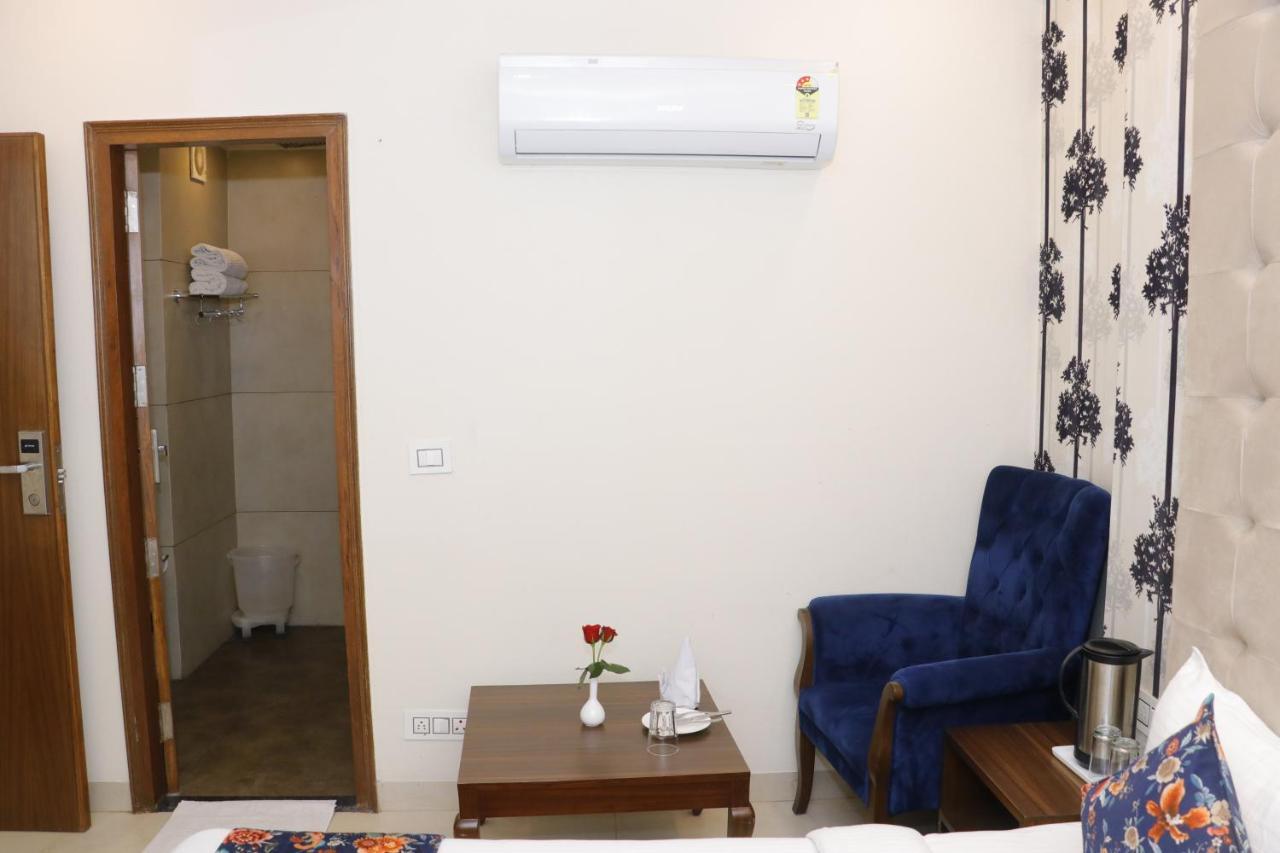 Hotel S C Residency Zirakpur Exteriér fotografie