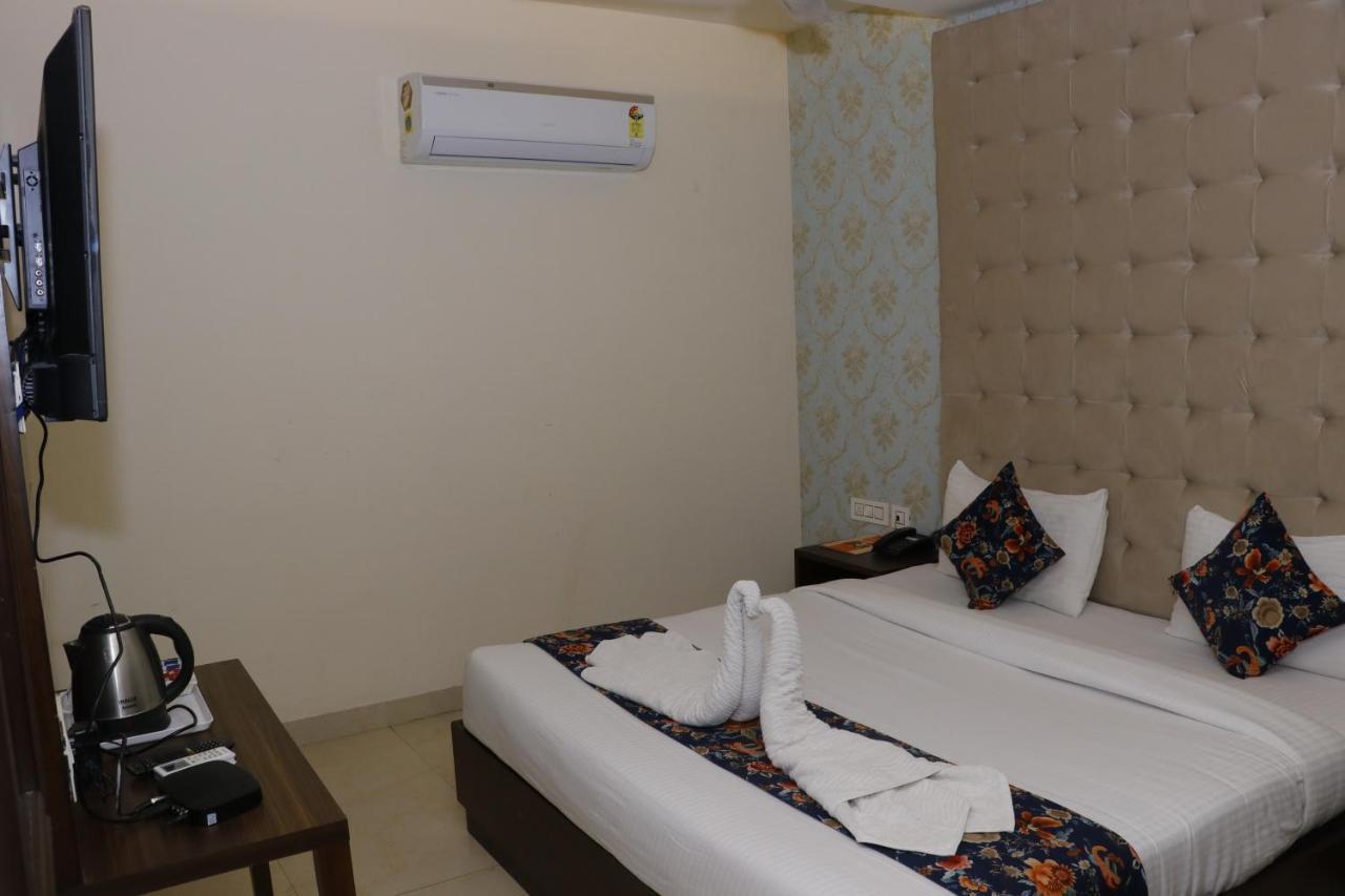 Hotel S C Residency Zirakpur Exteriér fotografie